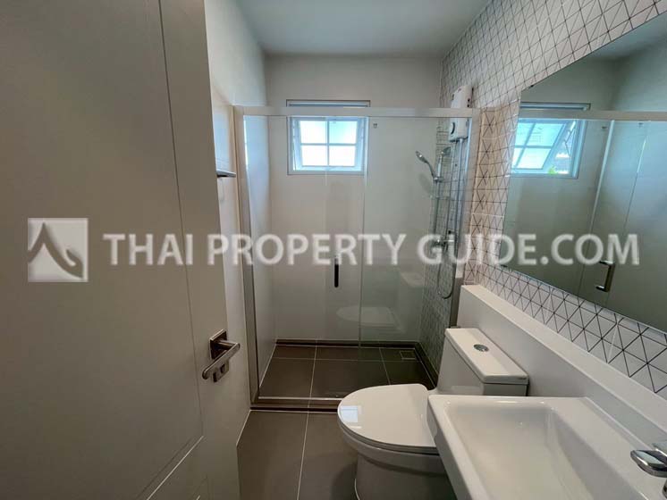 House with Shared Pool in Bangnatrad 